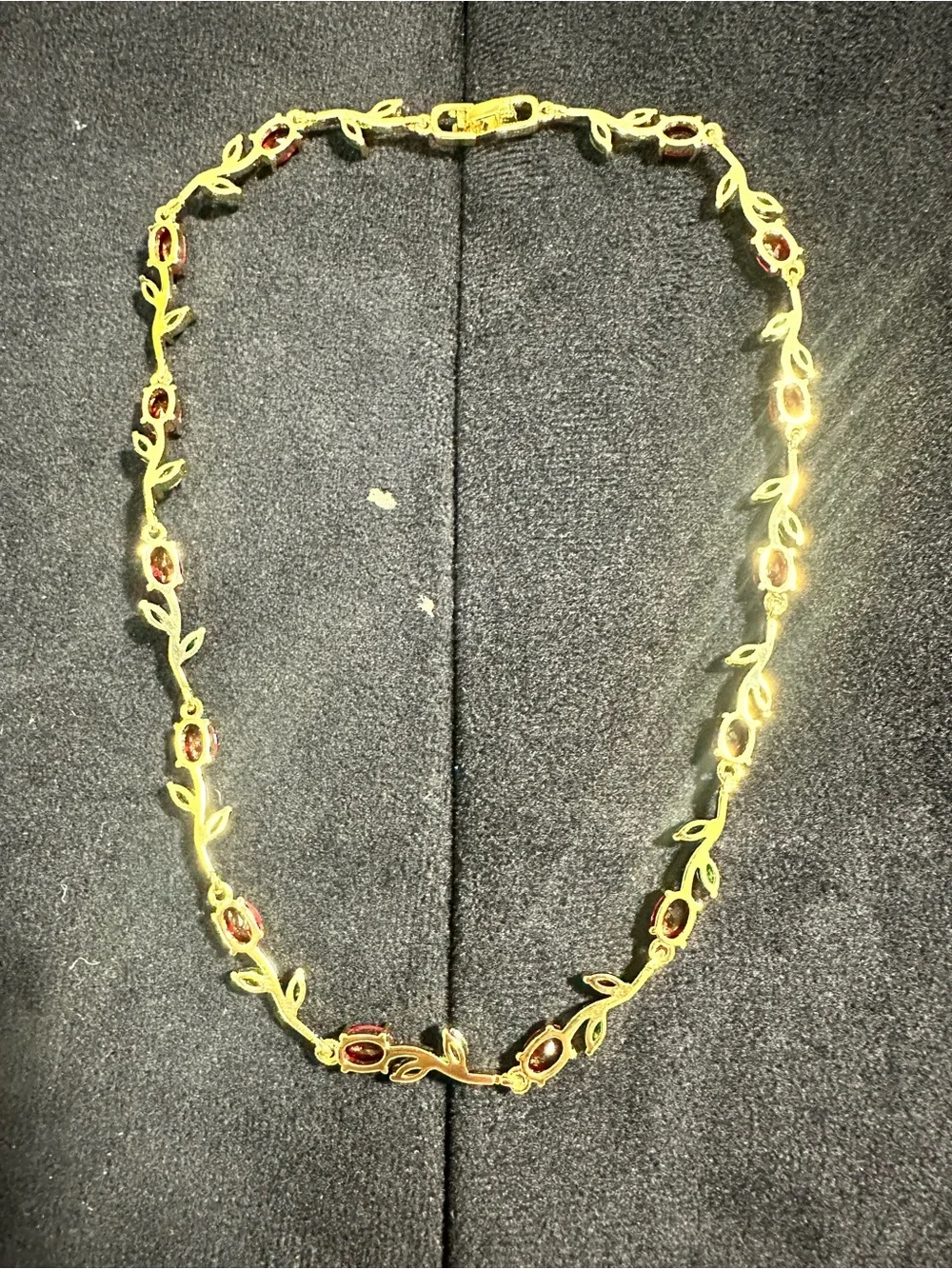 Lovely Interlocking Rose Glass Rhinestone Choker Necklace